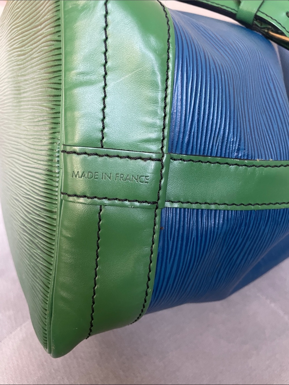 Louis Vuitton Blue and Green Epi Leather Drawstring Shoulder Bag - Picture 3 of 11